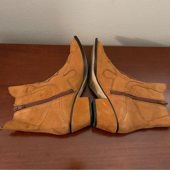 Aldo Suede Brown Boots Western Style Pointy Toes Size 8 - Picture 4 of 14